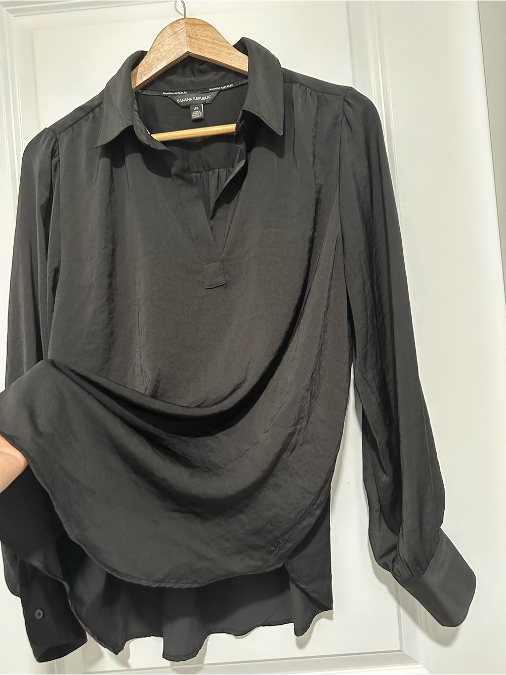 Banana Republic  | Women’s size L  Long Sleeve, Flowy Collared Shirt - Picture 16 of 17